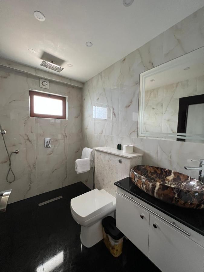 Hotel Victoria Memlishte Luaran gambar