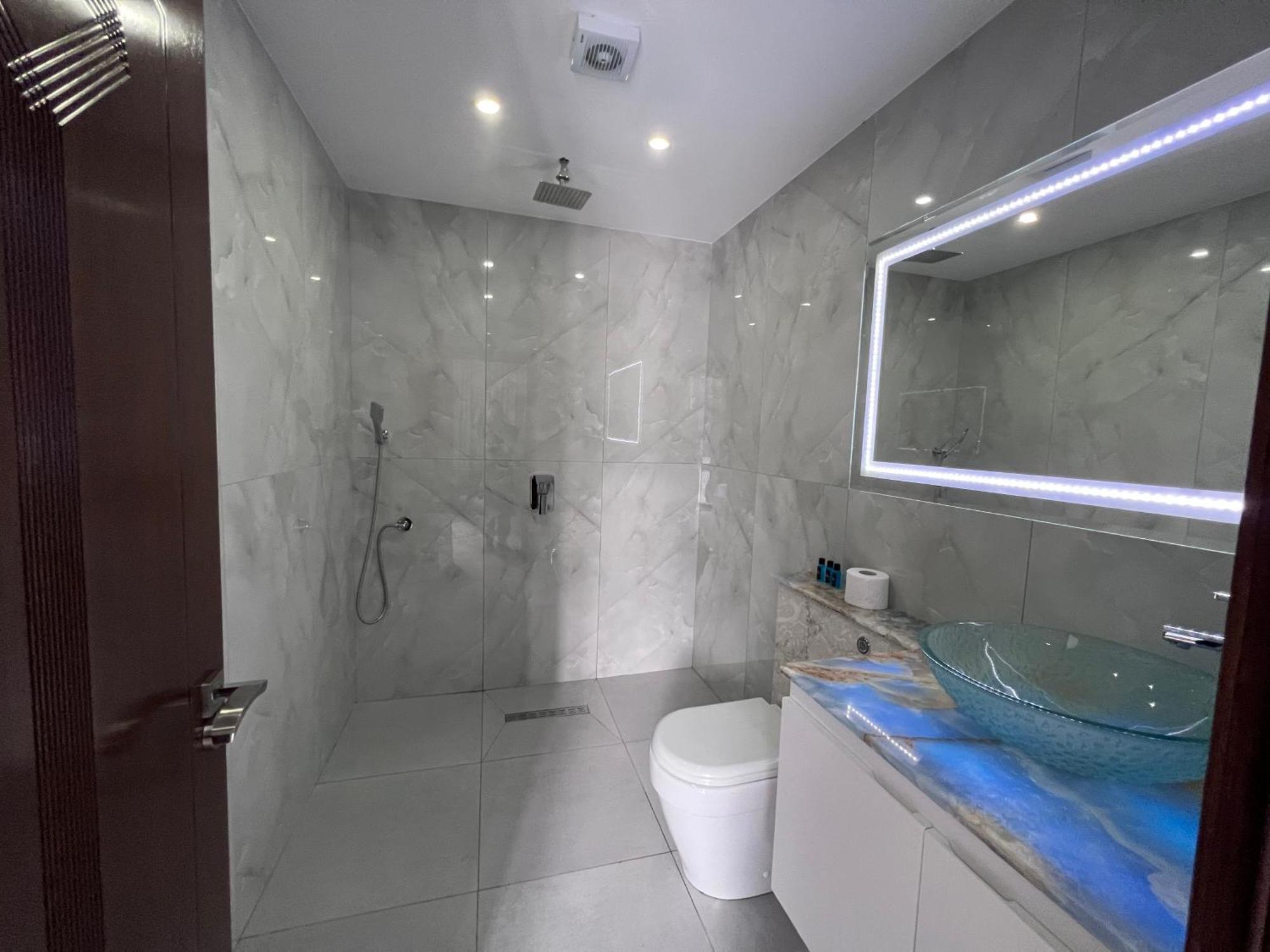 Hotel Victoria Memlishte Luaran gambar